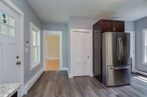 36 Charles St, Concord NH  03303-1528 exterior