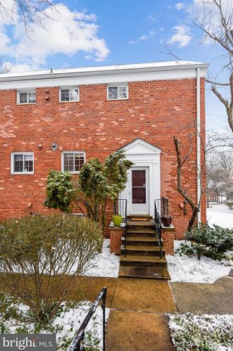 3555 Martha Custis Dr, Alexandria VA 22302-2003 exterior