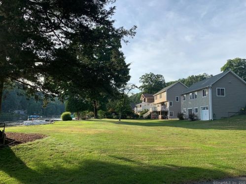 469 Roosevelt Dr, Seymour CT 06478-2701 exterior