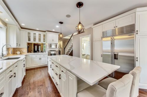 1542 Oakdale Ave, Chicago IL 60657-4024 exterior