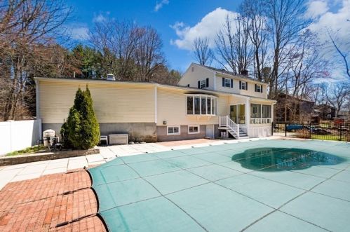 105 Hillside Rd, North Andover MA 01845-5316 exterior