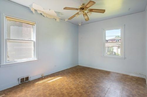 8516 Blackstone Ave, Chicago IL 60637-1823 exterior