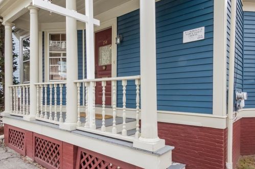 154 Congdon St, Providence, RI 02906-1459