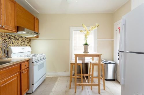 216 6th Ave, Mount Vernon NY 10550-1119 exterior