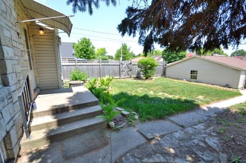 2422 59, Milwaukee WI 53219-2116 exterior