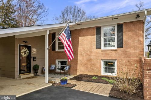 8410 Camden St, Alexandria, VA 22308-2110