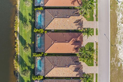 2862 Aviamar Cir, Naples FL 34114-9564 exterior