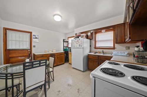 832 17 Ave, Broadview IL 60153-1856 exterior