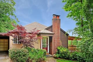 734 Austin St, Seattle, WA 98106-2011