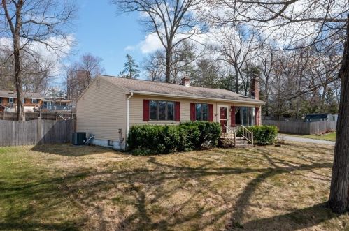 87 Feltham Rd, Springfield, MA 01118-2538