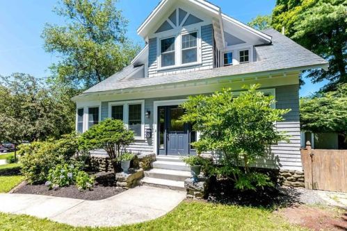 21 Buckingham Rd, Worcester MA  01605-3625 exterior