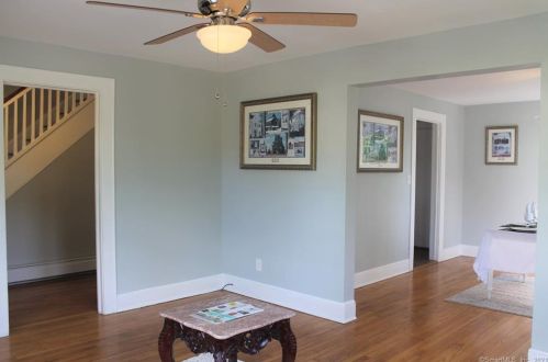 275 Main St, Windsor Locks CT 06096-0025 exterior