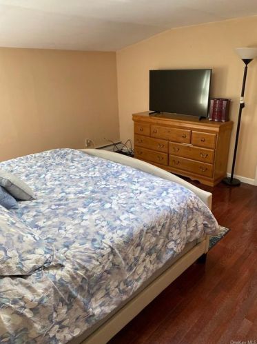 106 Hale Rd, Babylon NY 11703-4508 exterior