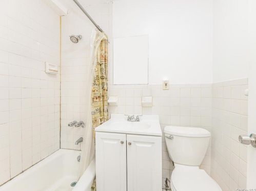 2336 Holland Ave, Bronx NY 10467-8709 exterior