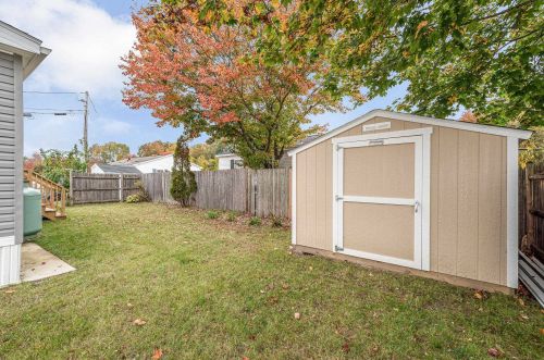 41 B St, Seabrook NH 03874-6228 exterior