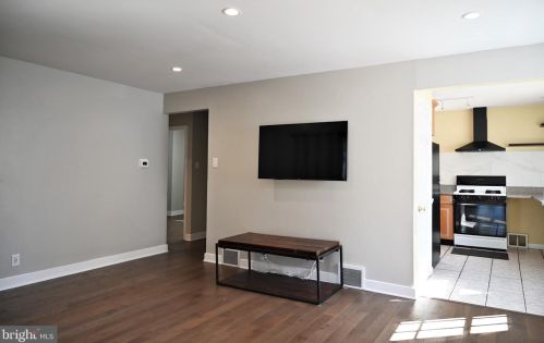 9427 Academy Rd, Philadelphia PA  19114-2623 exterior