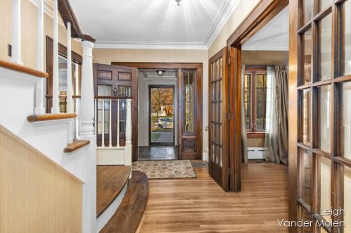 910 Pinecrest Ave, Grand Rapids MI 49506-3437 exterior