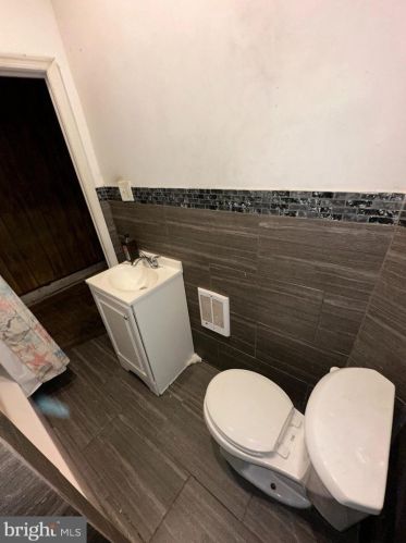 1822 20 St, Philadelphia PA 19140-1003 exterior