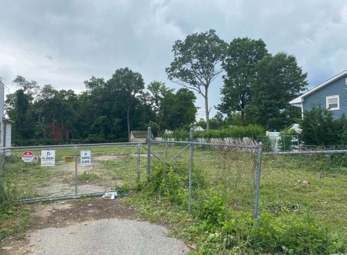 69 11 St, Huntington Station NY 11746-1728 exterior