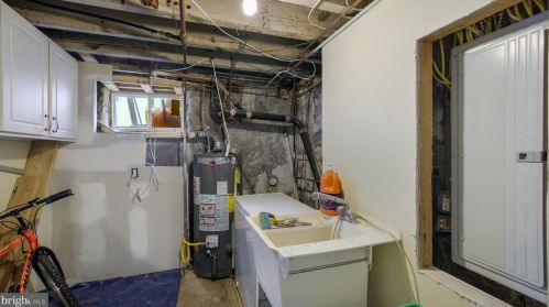 2440 Lawrence St, Philadelphia PA 19120-2807 exterior