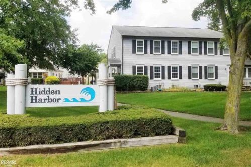 33738 Bayview Dr, New Baltimore MI  48047-3620 exterior