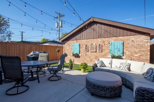 1630 75 Ave, Chicago IL 60707-1430 exterior