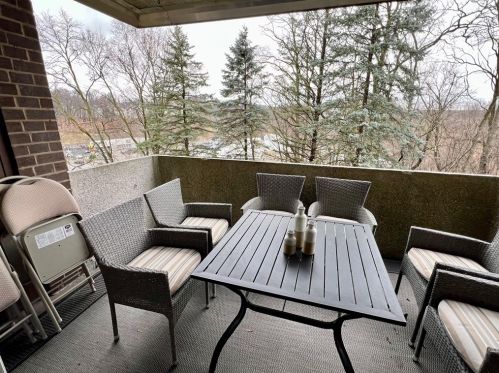 4204 Charlemagne Cir, Pittsburgh PA  15237-2912 exterior