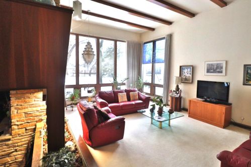 9235 Thrush Ln, Milwaukee WI 53217-1376 exterior