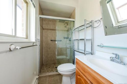 179 Cross St, Bronx NY 10464-1225 exterior