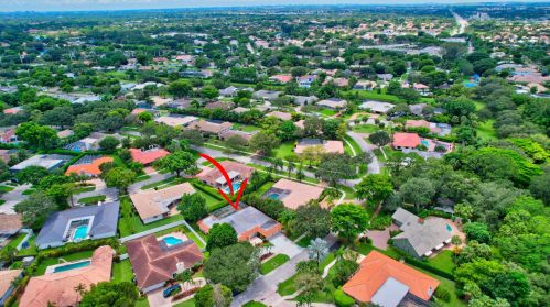 6926 Grande Dr, Boca Raton FL 33433-2735 exterior