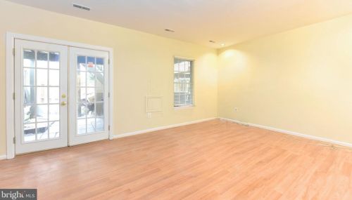 10350 Castlehedge Ter, Silver Spring MD 20902-5808 exterior