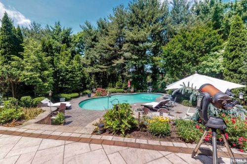 469 Saddle Riv Rd, Upper Saddle River NJ 07458-1774 exterior