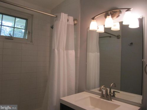 1807 Youngblood St, Mc Lean VA  22101-5244 exterior