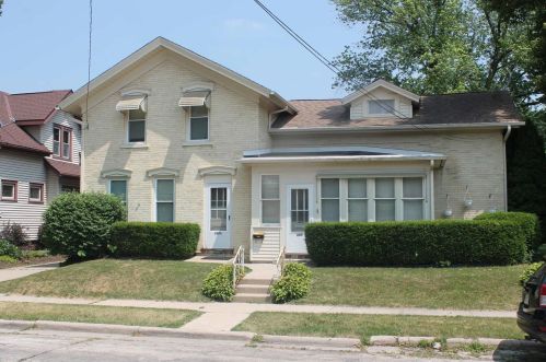 207 10th St, Watertown, WI 53094-3907