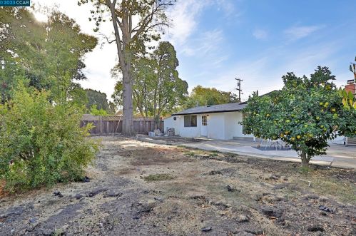 1872 Queens Rd, Concord CA  94519-1722 exterior