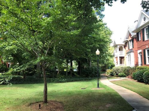 1194 Brookhaven Gln, Atlanta GA  30319-4707 exterior