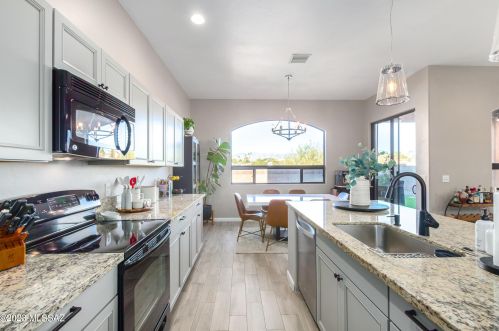 8772 Perry Park Cir, Tucson AZ 85730-1302 exterior