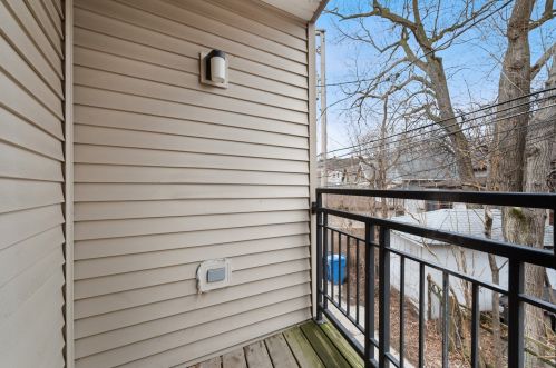 2011 Chase Ave, Chicago IL  60645-2522 exterior