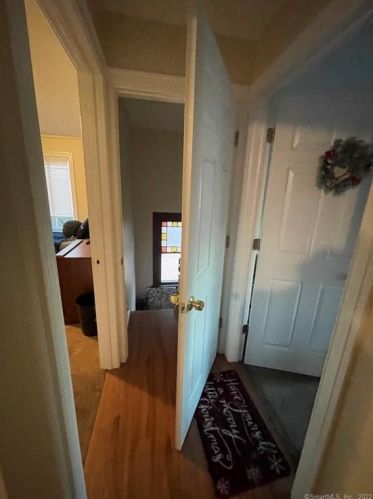 89 Old Broadway, North Haven CT 06473-1606 exterior