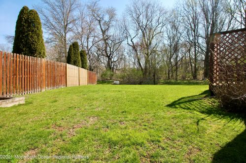 210 Kentucky Way, East Freehold NJ 07728-4657 exterior