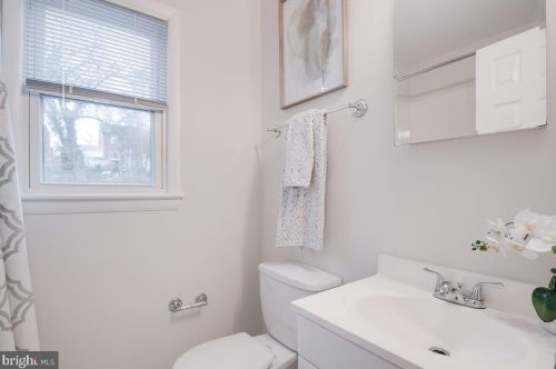 11902 Valleywood Dr, Silver Spring MD 20902-2235 exterior