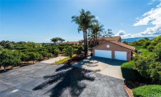 714 Hillcrest Ln, Fallbrook, CA 92028-1541