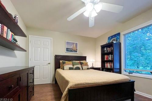 7 Elba Ave, Hopatcong NJ  07843-1807 exterior