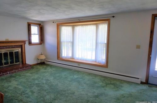 111 Park Avenue Ext, Uncasville CT 06382-1817 exterior