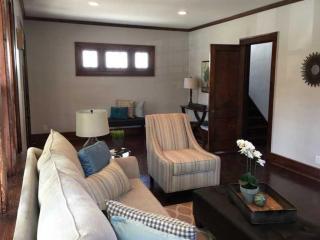 4459 College Ave, Indianapolis IN  46205-1933 exterior