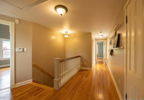 123 Skokorat St, Seymour CT 06483-3838 exterior