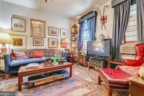 914 Independence Ave, Washington DC 20003-3918 exterior