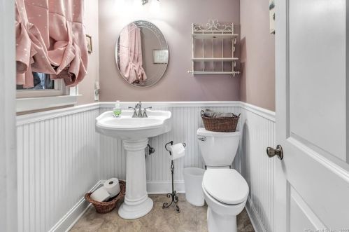 4 Couch St, Norwalk CT 06854-2652 exterior