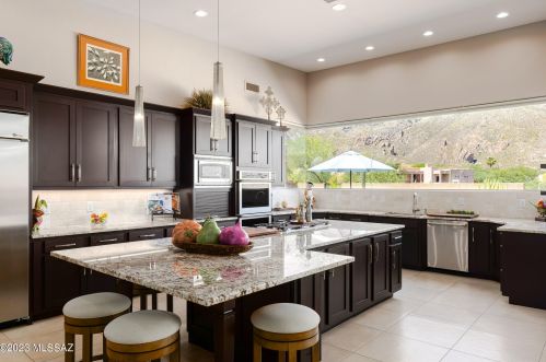 6185 Avenida De Chaparron, Tucson AZ  85750-1244 exterior