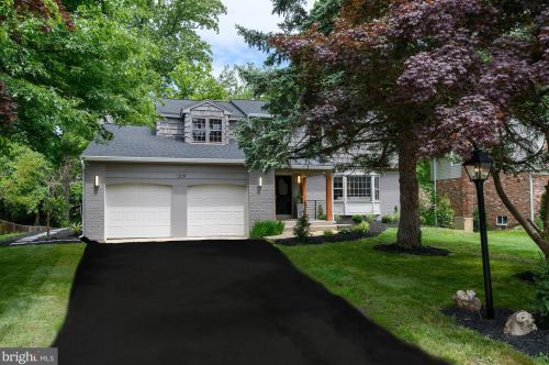 1209 Forestwood Dr, Mc Lean VA  22101-2603 exterior